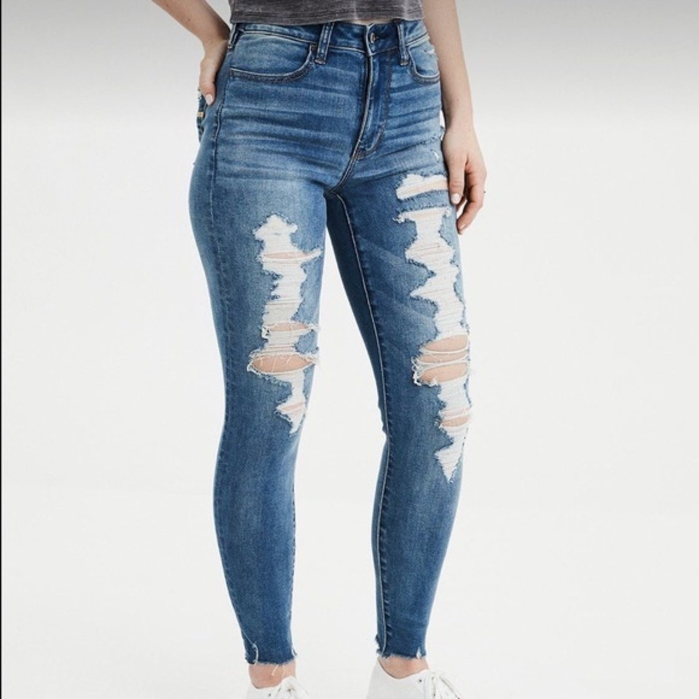 American Eagle Super Hi-rise Jegging destroyed with raw hem